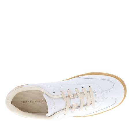 Tennis en cuir blanches à lacets avec semelle contrastée et talon plat - Image 4