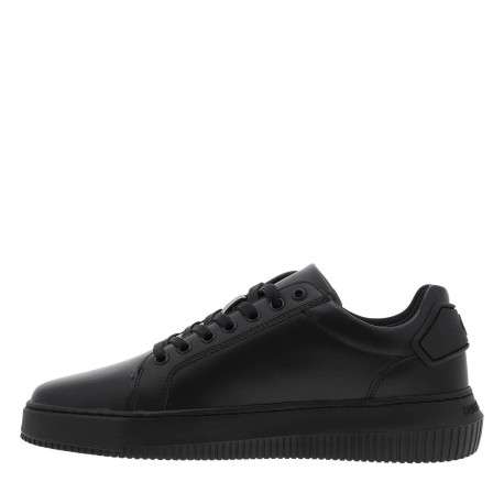 Tennis Malmo en cuir noires avec semelle à talon plat et à lacets