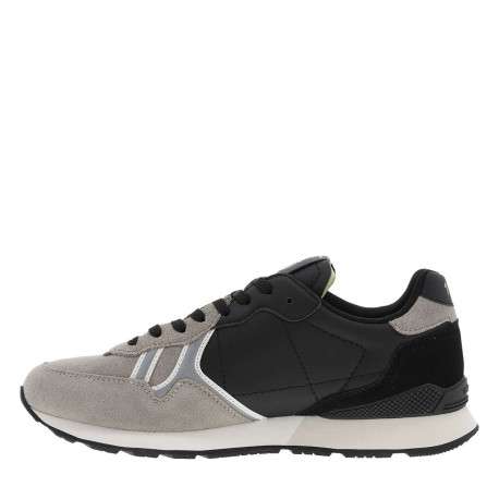 Baskets running en cuir noires avec semelle à talon plat et lacets