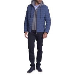 Doudoune bleu uni avec une coupe droite et une fermeture zippée