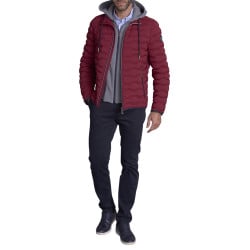 Doudoune rouge uni avec une coupe droite et une fermeture zippée