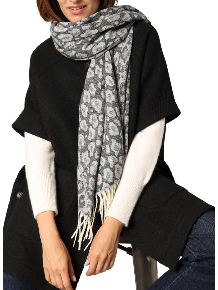 Écharpe grise tricotée et...