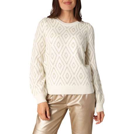 Pull écru en maille tricotée avec un col rond et des manches longues