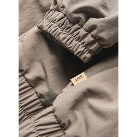Blouson taupe uni à coupe légèrement oversize avec un col à revers côtelés - Image 4