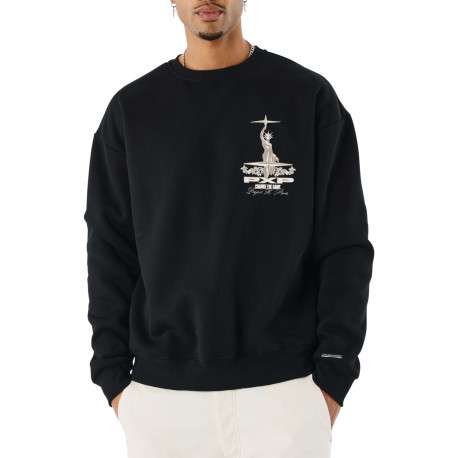 Sweat noir uni avec un imprimé sur la poitrine et un col rond