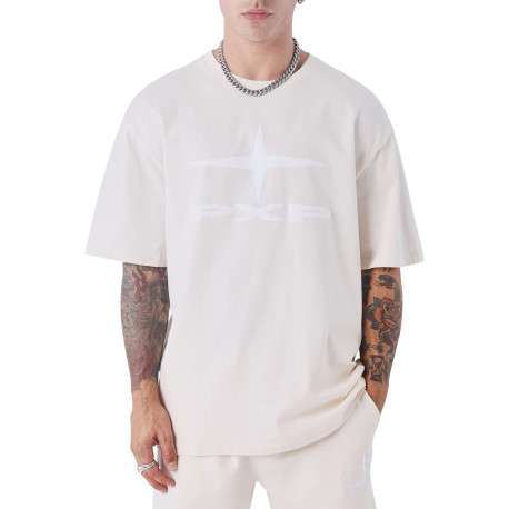 T-shirt écru avec un imprimé sur le torse un col rond et des manches courtes