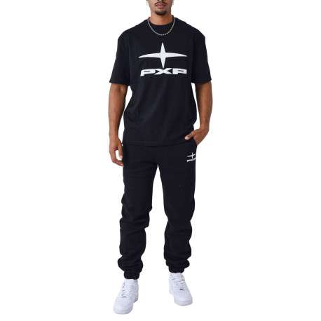 T-shirt noir avec un imprimé sur le torse un col rond et des manches courtes
