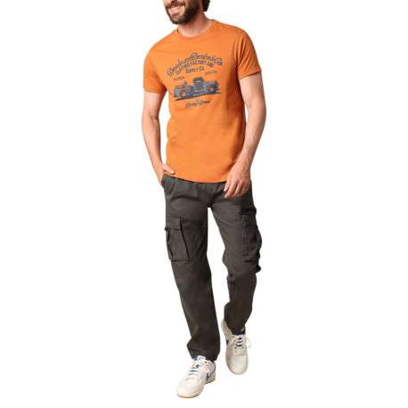 T-shirt en coton ocre avec un col rond et des manches courtes