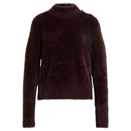 Pull marron en fausse fourrure avec un col rond et des manches longues