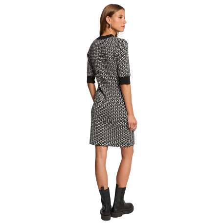 Robe blanche et noire col rond ornée d'un motif géométrique - Image 3