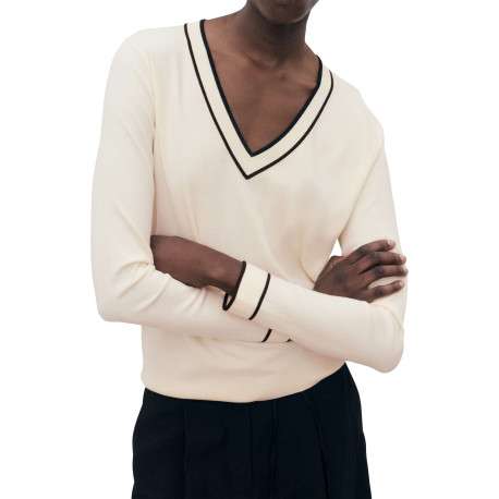 Pull beige en maille fine avec une coupe droite et un col v rayé - Image 6