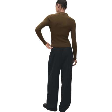 Pull kaki en maille côtelée avec une coupe ajustée et un col polo boutonné - Image 5