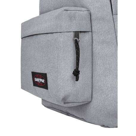 Sac à dos gris clair pourvu d'anses réglables et de fermetures zippées - Image 4