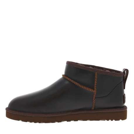 Boots en cuir marron à talon plat avec une doublure en fausse fourrure