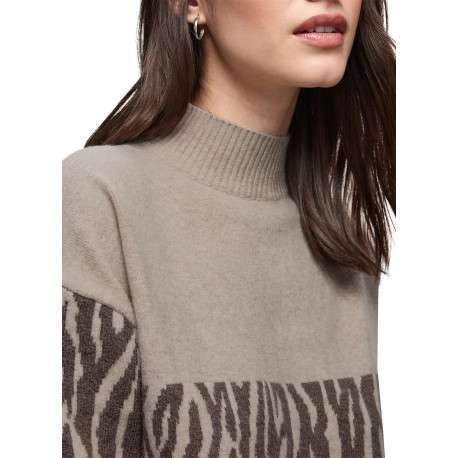 Pull marron orné d'un motif animalier et pourvu d'un col montant - Image 4