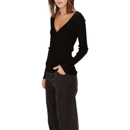 Pull noir en maille côtelée avec une coupe ajustée et un col v profond - Image 7