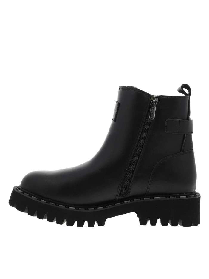 Bottines noires à talon...