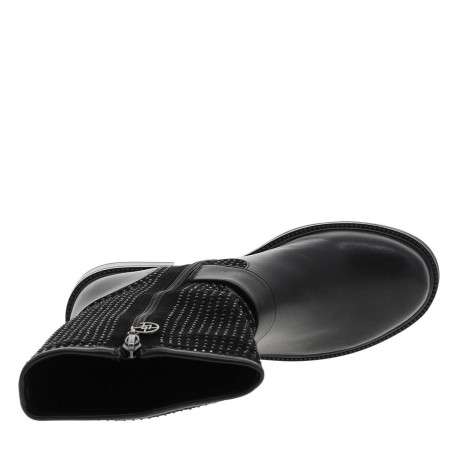 Boots noires à strass avec un talon décroché bas et un zip avec logo - Image 4