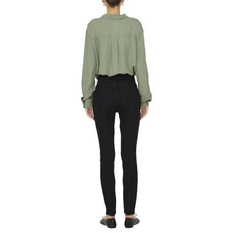 Jean en coton mélangé noir coupe slim pourvu de passants pour la ceinture - Image 4