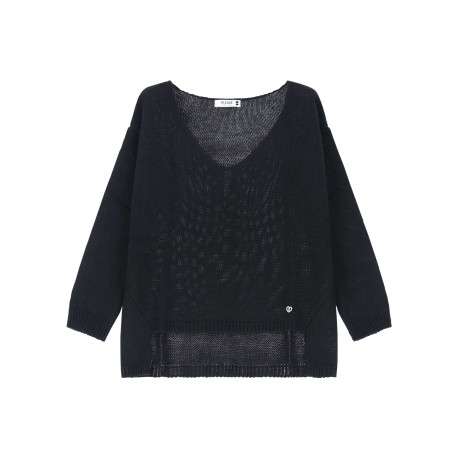 Pull noir en maille tricotée avec un col v et des manches longues