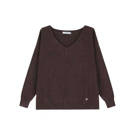 Pull marron en maille ajourée avec une coupe droite et un col v