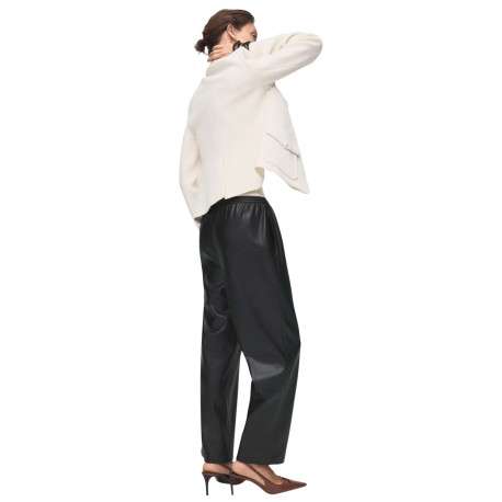 Pantalon chino noir en simili cuir pourvu d'une taille élastiquée - Image 3