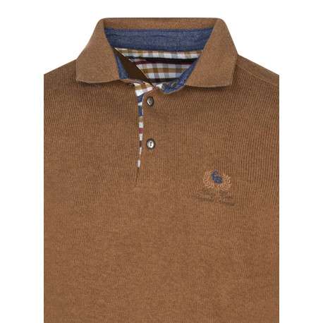 Polo rouille uni avec une coupe droite et un col à rabats avec boutons - Image 3