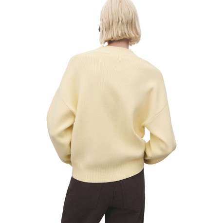 Pull jaune en maille côtelée pourvu d'un col montant et de manches longues - Image 3