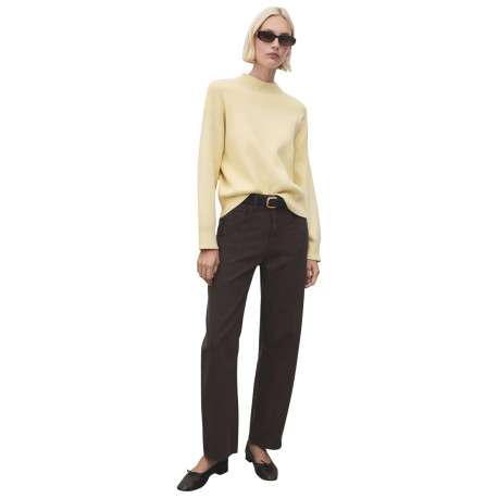 Pull jaune en maille côtelée pourvu d'un col montant et de manches longues - Image 6