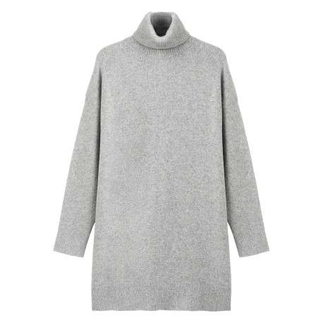 Robe courte grise effet lainage pourvue d'un col roulé et de manches longues