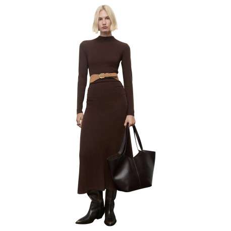 Robe longue marron unie pourvue d'un col montant et de manches longues - Image 2