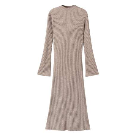 Robe longue beige pourvue d'un col montant et de manches longues