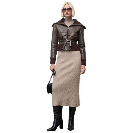 Robe longue beige pourvue d'un col montant et de manches longues - Image 5