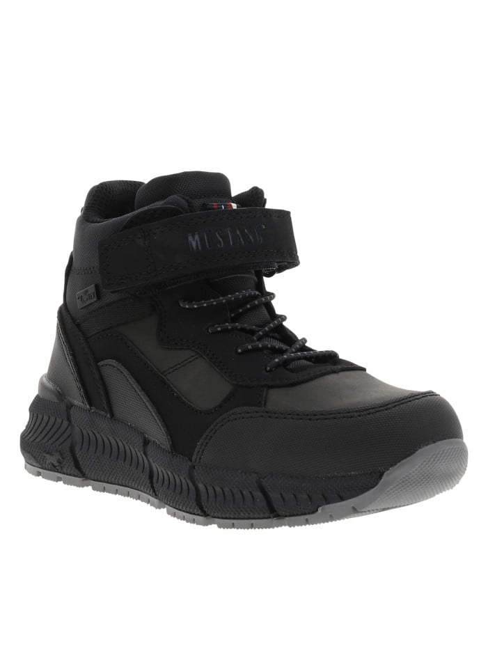 Baskets noires avec un...