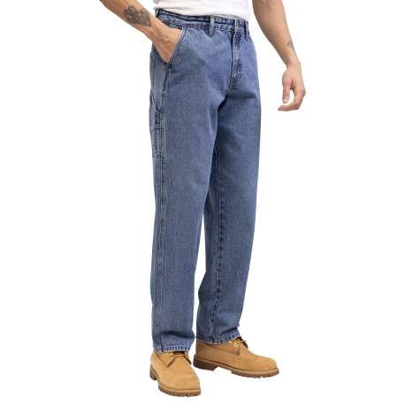 Jean en coton bleu délavé avec une coupe droite et de multiples poches
