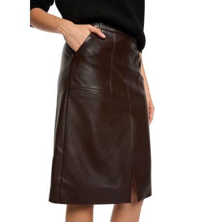 Jupe marron en simili cuir fendue à l'avant et pourvue de poches - Image 4