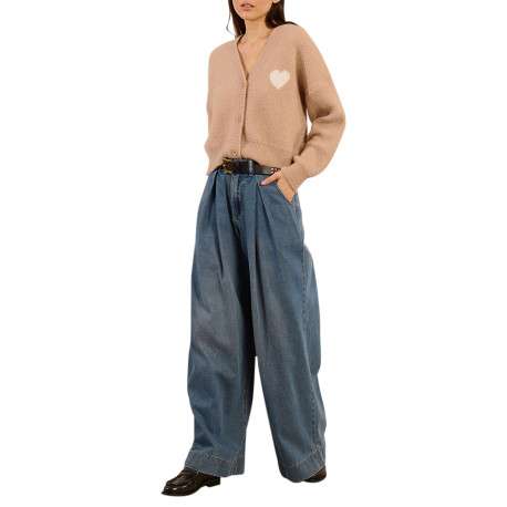 Gilet beige en maille tricotée avec un cœur imprimé et un col v - Image 4