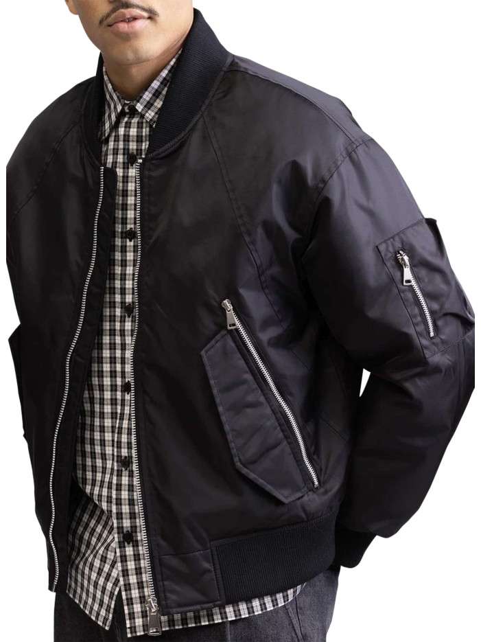 Bomber noir pourvu d'un col...