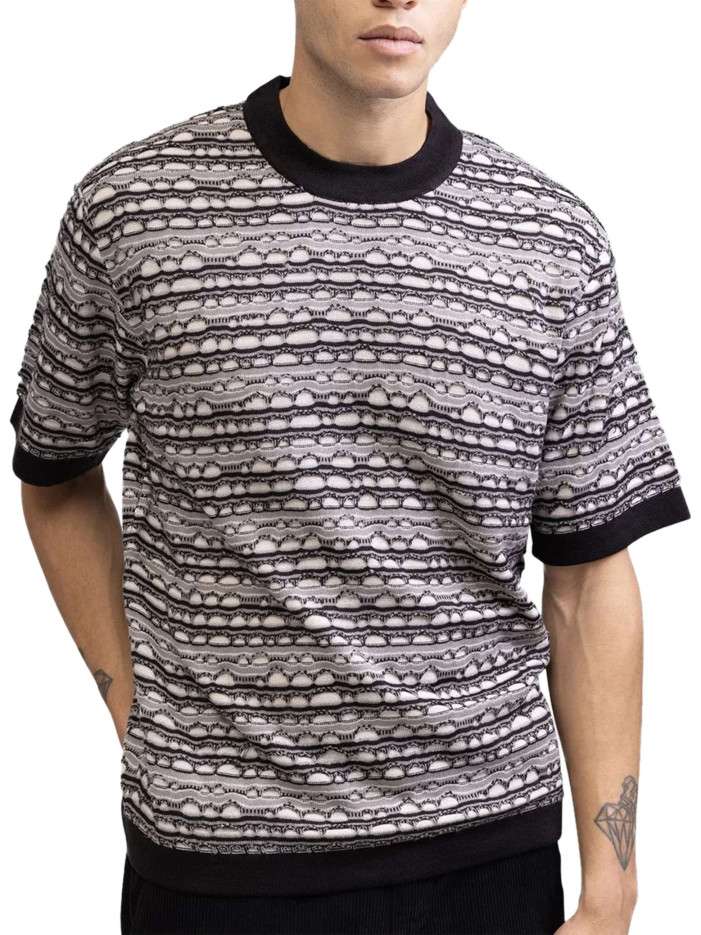 Pull noir et écru en maille...