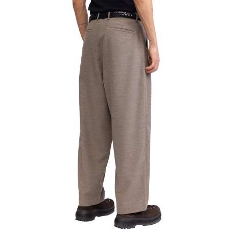 Pantalon Chino taupe pourvu d'une coupe ample et de passants pour la ceinture - Image 2