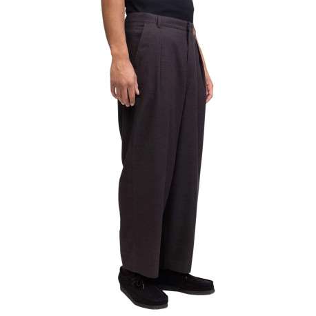 Pantalon Chino marron pourvu d'une coupe ample et de passants pour la ceinture