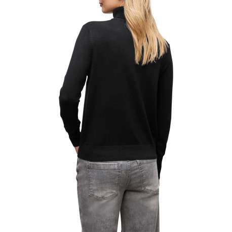 Pull noir uni pourvu d'un large col roulé et de manches longues - Image 3