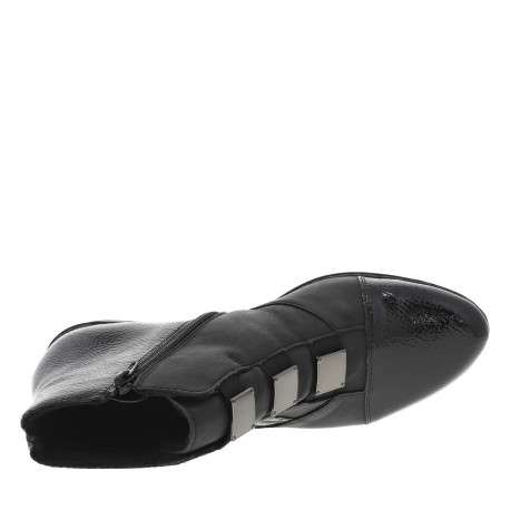 Boots en cuir noires à talon décroché bas avec un zip côté interne - Image 4