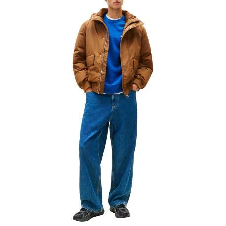Blouson camel uni avec une coupe ajustée et un col à capuche réglable - Image 3