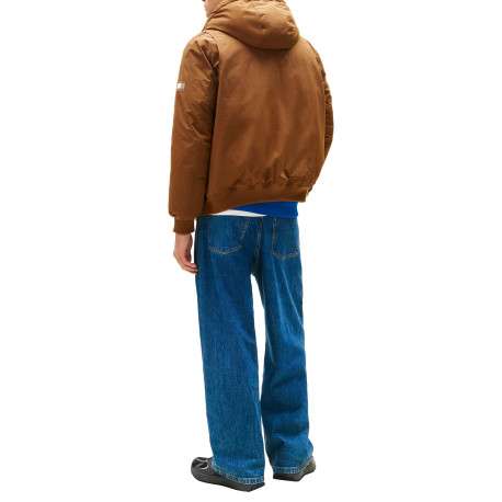 Blouson camel uni avec une coupe ajustée et un col à capuche réglable - Image 4