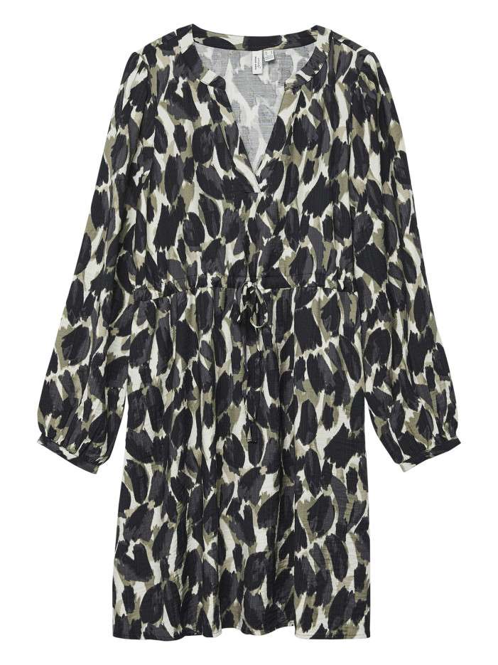 Robe courte blanche, noire...