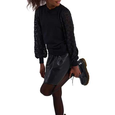 Pull noir uni en maille ajourée avec une coupe droite et un col rond - Image 3