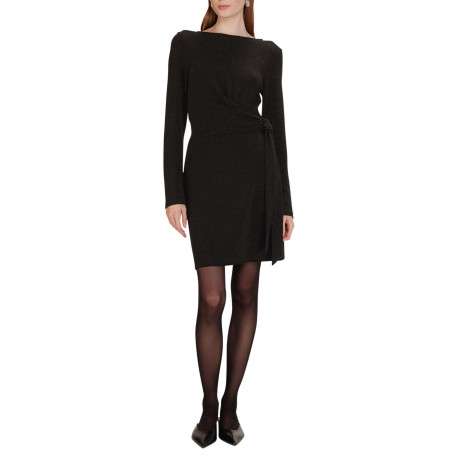Robe courte noire unie avec une coupe ajustée et un col bateau - Image 6