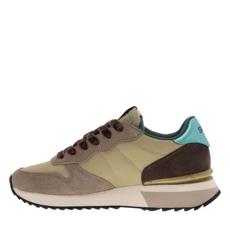 Baskets running taupe à talon plat avec un patch de la marque sur la languette