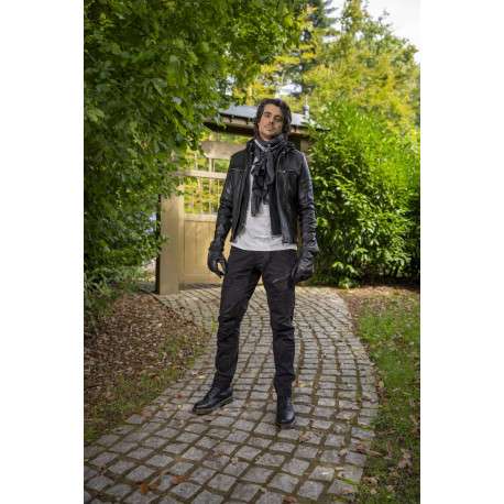 Blouson en cuir marron avec une coupe droite et une capuche amovible